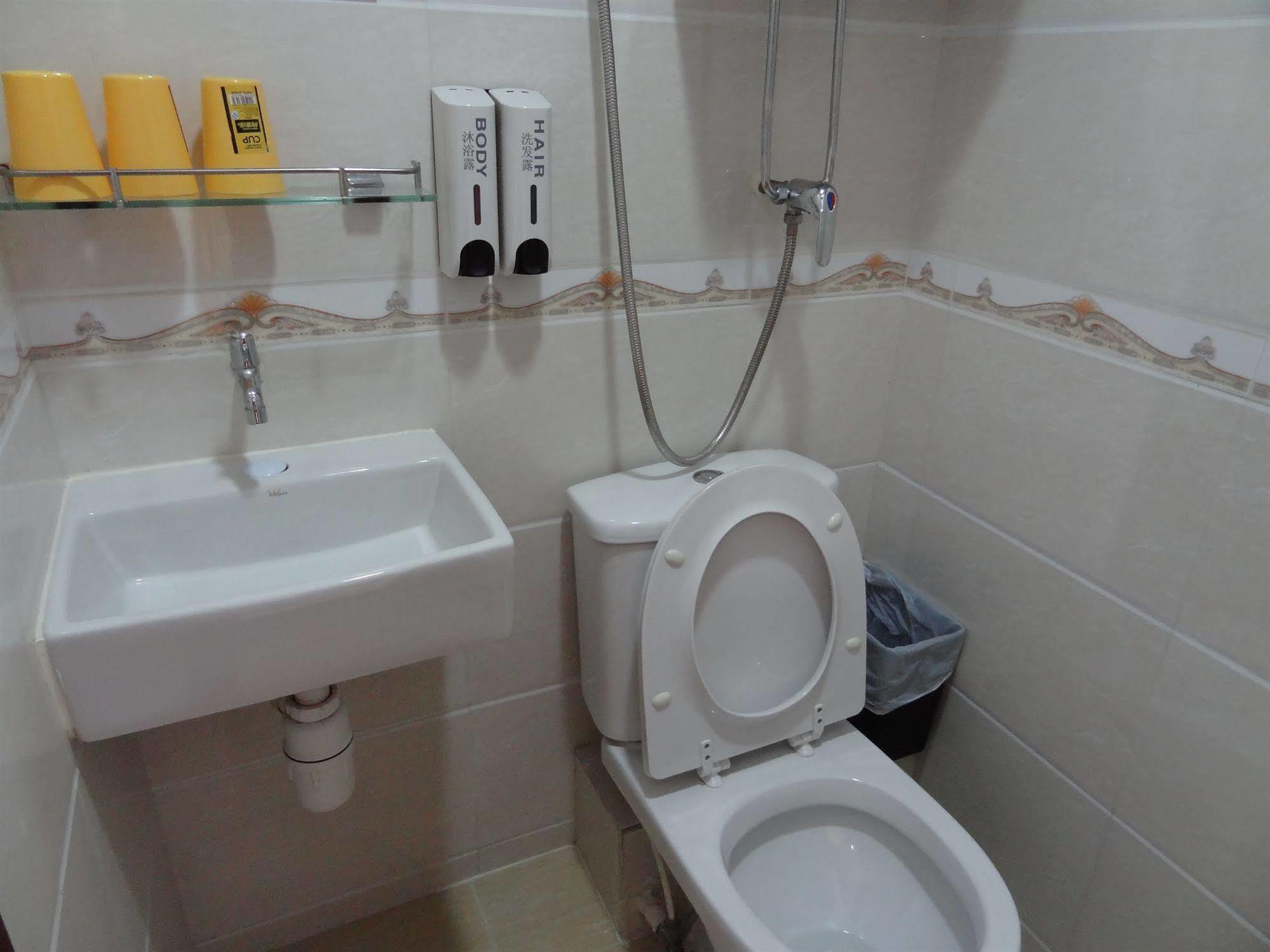 Tai Wah Hostel Hong Kong Exterior photo
